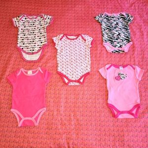 5/20...4 Baby Gear & 1 Pitty Shants Onsies Size 3-6